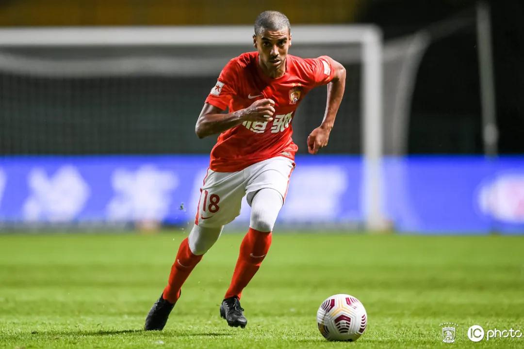 الدوري الإنجليزي الممتازبطولة الأحلام والتنافس الشرس